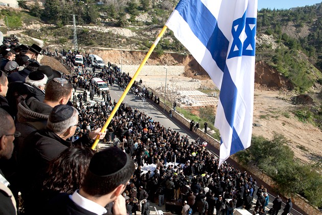ירושלים: די לוויה פֿון די אומגעקומענע בעת דעם טעראָר־אַטאַק אויף דער פּאַריזער קראָם