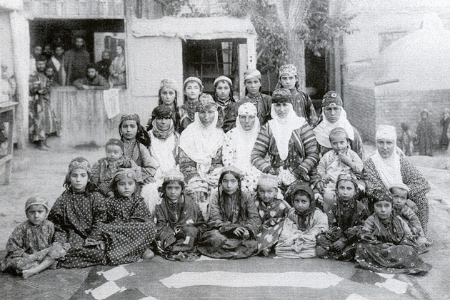 אַ בוכאַריש־ייִדישע משפּחה, 1901